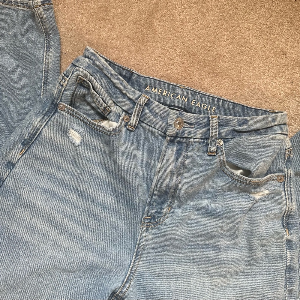 🦋 American Eagle Stretch Short Size 2 Distressed Medium Wash Skinny Jeans